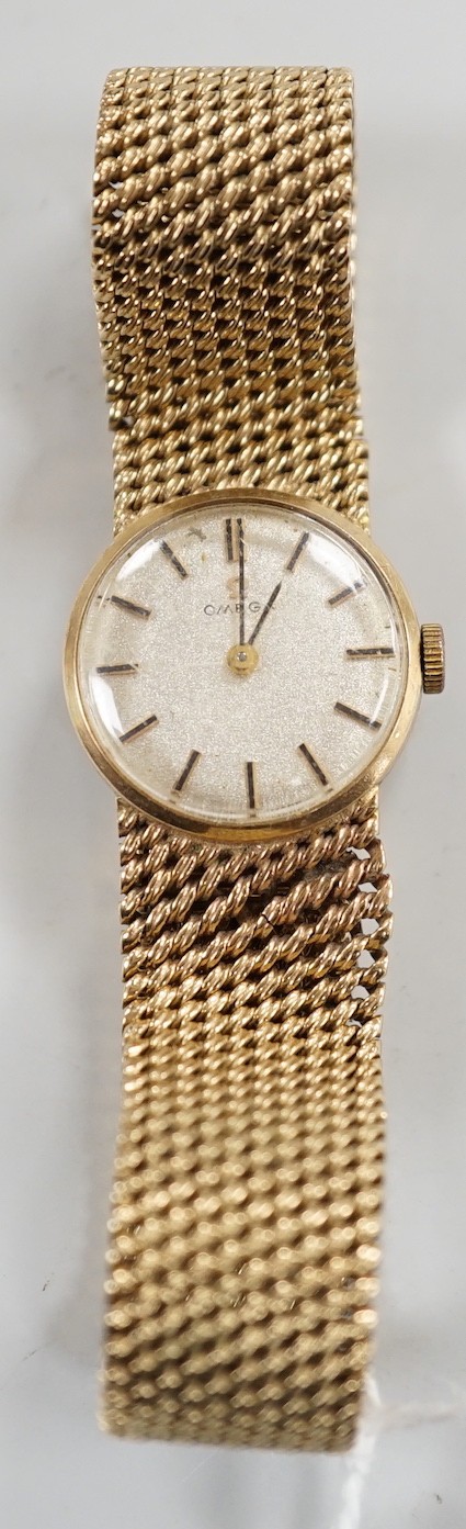 A lady's modern 9ct gold Omega manual wind wrist watch, on a 9ct gold Omega bracelet, case diameter 20mm, gross weight 29.9 grams, in a Longines box.